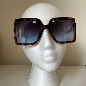NEW one size fits most STYLISH SUNGLASSES